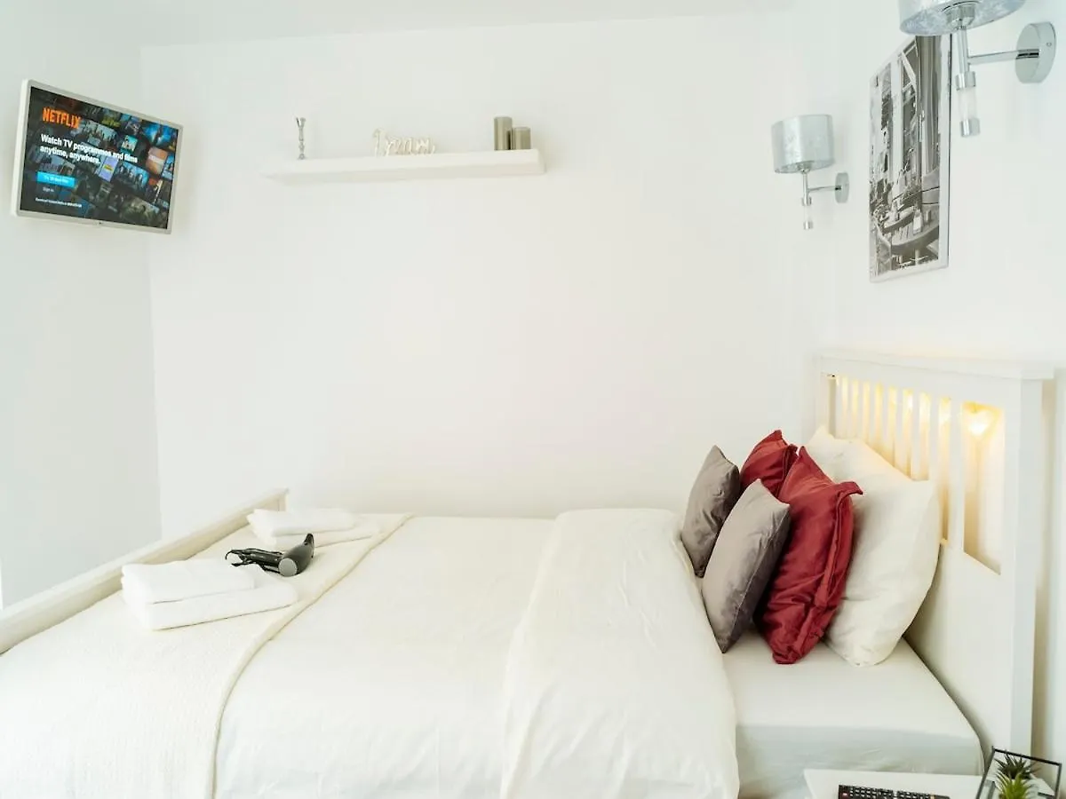 Best Central Old Town Bright Studio By Bca 布加勒斯特 0*,